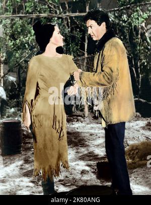 Debra Paget & Robert Taylor film: The Last Hunt (1956) personnages: Indian Girl & Charlie Gilson Directeur: Richard Brooks 30 avril 1956 **AVERTISSEMENT** cette photographie est destinée à un usage éditorial exclusif et est le droit d'auteur de MGM et/ou du photographe attribué par la Société de film ou de production et ne peut être reproduite que par des publications en conjonction avec la promotion du film ci-dessus. Un crédit obligatoire pour MGM est requis. Le photographe doit également être crédité lorsqu'il est connu. Aucune utilisation commerciale ne peut être accordée sans l'autorisation écrite de la Société du film. Banque D'Images