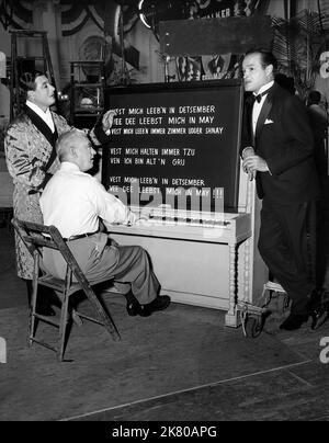 Scène avec Bob Hope film beau James (1958) personnages : AVEC le maire James J. 'Jimmy' Walker réalisateur : Melville Shavelson 07 juin 1957 **AVERTISSEMENT** cette photographie est pour usage éditorial seulement et est la propriété intellectuelle de PARAMOUNT PICTURES et/ou du photographe assigné par la société de production et ne peut être reproduite que par des publications en conjonction avec la promotion du film ci-dessus. Un crédit obligatoire pour LES PHOTOS PARAMOUNT est requis. Le photographe doit également être crédité lorsqu'il est connu. Aucune utilisation commerciale ne peut être accordée sans autorisation écrite de The film Company. Banque D'Images