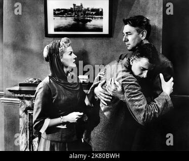 Ann Todd, Michael Redgrave & Alec Mccowen film: Time Without pitié (UK 1957) personnages: HONOR STANFORD, DAVID GRAHAM, ALEC GRAHAM Directeur: Joseph Losey 01 mars 1957 **AVERTISSEMENT** cette photographie est destinée à un usage éditorial exclusif et est le copyright des PRODUCTIONS D'ARLEQUIN et/ou le photographe assigné par la Société de film ou de production et ne peut être reproduite que par des publications dans le cadre de la promotion du film ci-dessus. Un crédit obligatoire pour LES PRODUCTIONS HARLEQUIN est requis. Le photographe doit également être crédité lorsqu'il est connu. Aucune utilisation commerciale ne peut être accordée sans autorisation écrite Banque D'Images