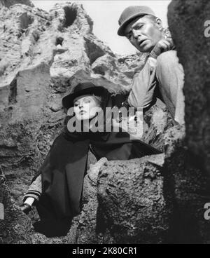 Arlene Dahl & James Mason film: Journey to the Center of the Earth (1959) personnages: carla goteborg, sir oliver s. lindenbrook Directeur: Henry Levin 16 décembre 1959 **AVERTISSEMENT** cette photographie est à usage éditorial exclusif et est le droit d'auteur de 20th CENTURY FOX et/ou le photographe assigné par la Société de film ou de production et ne peut être reproduite que par des publications dans le cadre de la promotion du film ci-dessus. Un crédit obligatoire à 20th CENTURY FOX est requis. Le photographe doit également être crédité lorsqu'il est connu. Aucune utilisation commerciale ne peut être accordée sans l'autorisation écrite du Banque D'Images