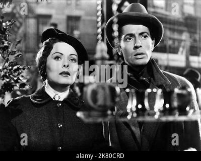 Jeanne Crain & Farley Granger film: O. Henry'S Full House (1952) personnages: Della (le don de la Magi), Jim (le don de la Magi) Directeur: Henry Hathaway 19 septembre 1952 **AVERTISSEMENT** cette photographie est à usage éditorial exclusif et est le droit d'auteur de 20 CENTURY FOX et/ou le photographe assigné par la Société de film ou de production et ne peut être reproduite que par des publications dans le cadre de la promotion du film ci-dessus. Un crédit obligatoire à 20 CENTURY FOX est requis. Le photographe doit également être crédité lorsqu'il est connu. Aucune utilisation commerciale ne peut être accordée sans autorisation écrite fr Banque D'Images