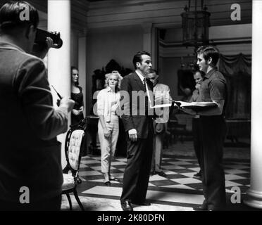 Edward Dmytryk, Eva Marie Saint, Montgomery Clift & Rod Taylor film: Raintree County (USA 1957) personnages: Nell Gaither, John Wickliff Shawnessy, Garwood B. Jones / Literaturverfilmung (basé sur le livre de Ross Lockridge Jr.) Réalisateur: Edward Dmytryk 04 octobre 1957 **AVERTISSEMENT** cette photographie est à usage éditorial exclusif et est le droit d'auteur de MGM et/ou le photographe assigné par la Société de film ou de production et ne peut être reproduite que par des publications dans le cadre de la promotion du film ci-dessus. Un crédit obligatoire pour MGM est requis. Le photographe doit également être crédité Banque D'Images