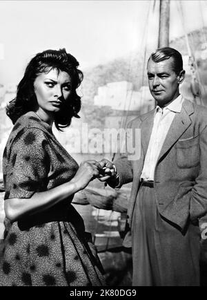 Sophia Loren & Alan Ladd film: Boy on A Dolphin (USA 1957) personnages: Phaedra, Dr. James 'Jim' Calder Directeur: Jean Negudesco 19 avril 1957 **AVERTISSEMENT** cette photographie est à usage éditorial exclusif et est le droit d'auteur de 20 CENTURY FOX et/ou le photographe assigné par la Société de film ou de production et ne peut être reproduite que par des publications dans le cadre de la promotion du film ci-dessus. Un crédit obligatoire à 20 CENTURY FOX est requis. Le photographe doit également être crédité lorsqu'il est connu. Aucune utilisation commerciale ne peut être accordée sans l'autorisation écrite de la Société du film. Banque D'Images