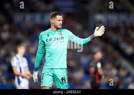 SAN SEBASTIAN, ESPAGNE - OCTOBRE 19 : Alex Remiro de Real Sociedad réagit lors du match de la Liga Santander entre Real Sociedad et le RCD Mallorca sur 19 octobre 2022 à la Reale Arena de San Sebastian, Espagne. Credit: Ricardo Larreina/AFLO/Alay Live News Banque D'Images