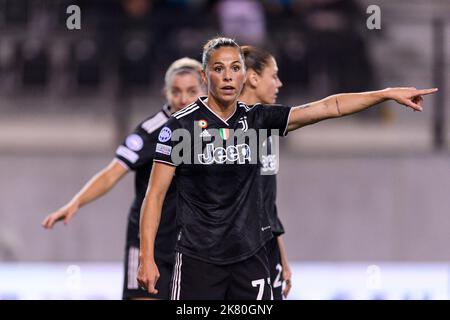 Schaffhausen, Suisse. 19th octobre 2022. SCHAFFHAUSEN, SUISSE - OCTOBRE 19: Sara Bjork de Juventus gestes pendant le match C de la Ligue des champions de l'UEFA entre le FC Zürich et Juventus à l'arène de Wefox sur 19 octobre 2022 à Schaffhausen, Suisse. (Marcio Machado/SPP) crédit: SPP Sport presse photo. /Alamy Live News Banque D'Images