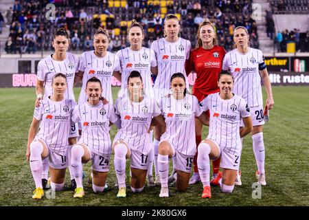 Schaffhausen, Suisse. 19th octobre 2022. SCHAFFHAUSEN, SUISSE - OCTOBRE 19: (G-D) l'équipe du FC Zürich pose pour la photo d'équipe avec Eleni Markou, Vanessa Bernauer, Laura Vetterlein, Lourdes crédit: SPP Sport Press photo. /Alamy Live News Banque D'Images