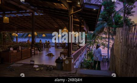 Koh Kood Thaïlande octobre 2022, luxueux bungalow de vacances dans un jardin tropical en Thaïlande. Banque D'Images