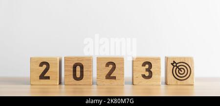 2023 bloc avec icône de plan de travail. Objectif, cible, résolution, stratégie, plan, Concepts d'action, de mission, de motivation et de début d'année Banque D'Images