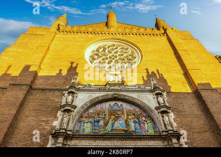 Pédiment de notre dame de l'église Dalbade à Toulouse, haute-Garonne, Occitanie, France Banque D'Images