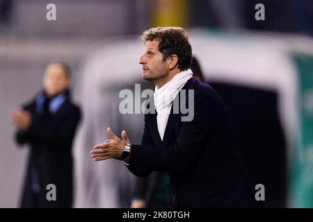 Schaffhausen, Suisse. 19th octobre 2022. SCHAFFHAUSEN, SUISSE - OCTOBRE 19 : Joe Montemurro, entraîneur-chef de la Juventus, gestes lors du match C de la Ligue des champions des femmes de l'UEFA entre le FC Zürich et la Juventus à la Wefox Arena sur 19 octobre 2022 à Schaffhausen, en Suisse. (Marcio Machado/SPP) crédit: SPP Sport presse photo. /Alamy Live News Banque D'Images