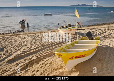 Bateaux de lancement de la plage à Bahia de San Felipe, à San Felipe, Basse-Californie, Mexique Banque D'Images