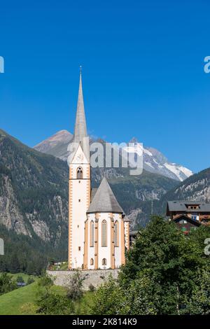 Heiligenblut et Großglockner montagne en arrière-plan, Carinthie, Autriche Banque D'Images