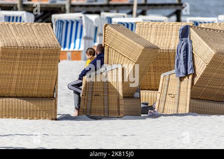 Chaises de plage sur le banc de sable de Sankt Peter-Ording Banque D'Images