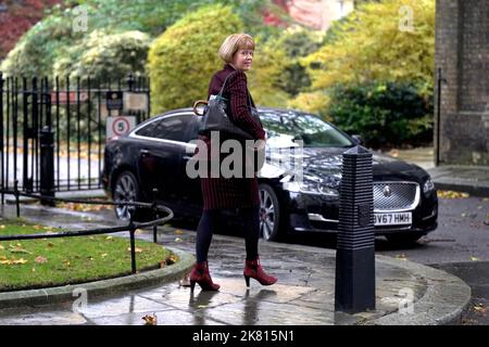 Le whip en chef de la Chambre des communes Wendy Morton arrive à Downing Street, à Londres, à la suite de la démission de Suella Braverman à titre de secrétaire d'État. Date de la photo: Jeudi 20 octobre 2022. Banque D'Images