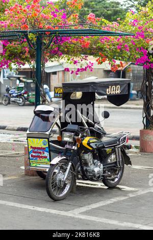 Tricycle à un terminal de Vigan City, Philippines Banque D'Images