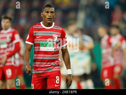 Augsbourg, Allemagne. 19th octobre 2022. Carlos Gruezo (8, FC Augsburg/FCA) crédit: SPP Sport Press photo. /Alamy Live News Banque D'Images