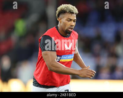 Londres ANGLETERRE - 18 octobre : Adama Traore de Wolverhampton Wanderers lors de l'échauffement préalable au match lors du match de football de la première ligue anglaise entre C Banque D'Images