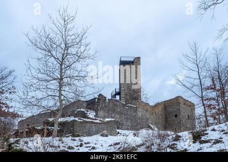 Ruines du château d'Orlik en hiver près de Humpolec en République tchèque. Banque D'Images