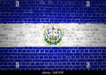 Une image de l'El Salvador drapeau peint sur un mur de briques dans une localisation urbaine Banque D'Images