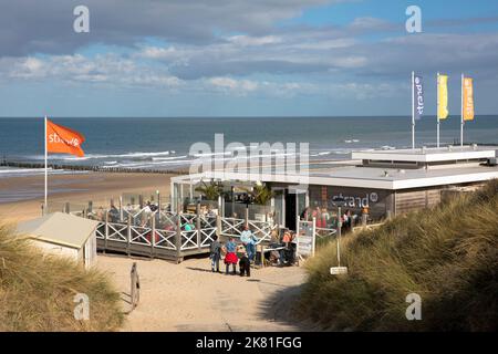 Restaurant pavillon Strand90 sur la plage de Domburg sur la péninsule de Walcheren, Zélande, pays-Bas. Restaurant Pavillon Strand90 am Strand von Domb Banque D'Images