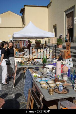 Marché aux puces Piazza Santo Spirito Florence Italie Banque D'Images