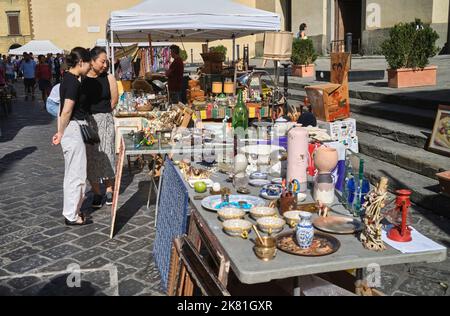 Marché aux puces Piazza Santo Spirito Florence Italie Banque D'Images