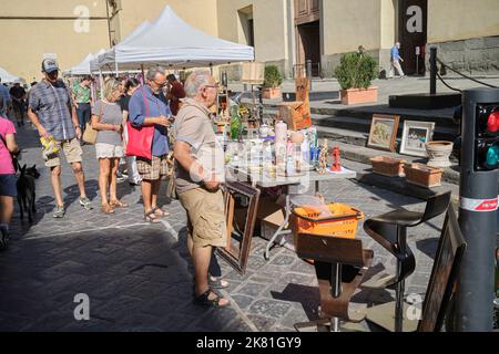 Marché aux puces Piazza Santo Spirito Florence Italie Banque D'Images