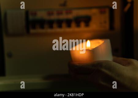 Boîte flamme off bouclier cire sombre réparateur mètre électricité, de, obscurité Banque D'Images