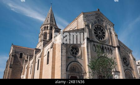 Église Saint-Paul à Nîmes, France. Printemps 2022. Église Saint-Paul de Nîmes. Banque D'Images