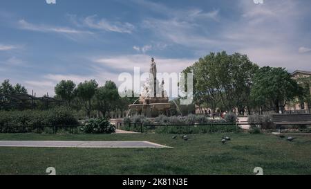 Fontaine Pradier à Niems. Vue à distance. Sud de la France. Banque D'Images