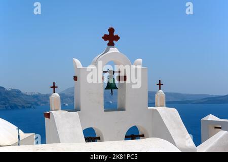 Clocher de l'église, Oia, Santorin, Grèce Banque D'Images