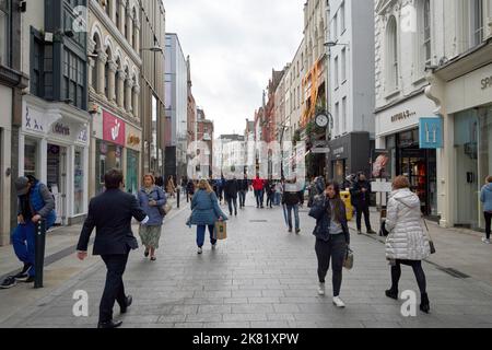 shoppers sur grafton street pendant octobre dublin république d'irlande Banque D'Images