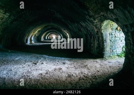 À l'intérieur de l'ancien four à chaux Hoffman au Craven Lime Works - une attraction moins connue des visiteurs à Stainforth dans les Yorkshire Dales. ROYAUME-UNI Banque D'Images