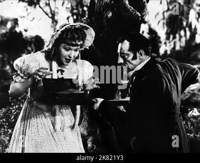 Joyce Compton & Buster Keaton film: Le méchant poursuit encore ses (1947) personnages: Hazel Dalton, William Dalton Directeur: Edward F. Cline 11 octobre 1940 **AVERTISSEMENT** cette photographie est à usage éditorial exclusif et est le copyright de WARNER et/ou le photographe assigné par la Société de film ou de production et ne peut être reproduite que par des publications dans le cadre de la promotion du film ci-dessus. Un crédit obligatoire pour WARNER est requis. Le photographe doit également être crédité lorsqu'il est connu. Aucune utilisation commerciale ne peut être accordée sans l'autorisation écrite de la Société du film. Banque D'Images