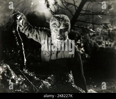 Lon Chaney Jr. Film: Frankenstein rencontre le Wolf Man (USA 1943) personnages: Lawrence Stewart Talbot Directeur: Roy William Neill 05 mars 1943 **AVERTISSEMENT** cette photographie est à usage éditorial exclusif et est le droit d'auteur d'UNIVERSAL et/ou du photographe assigné par la Société de film ou de production et ne peut être reproduite que par des publications en conjonction avec la promotion du film ci-dessus. Un crédit obligatoire pour UNIVERSEL est requis. Le photographe doit également être crédité lorsqu'il est connu. Aucune utilisation commerciale ne peut être accordée sans l'autorisation écrite de la Société du film. Banque D'Images