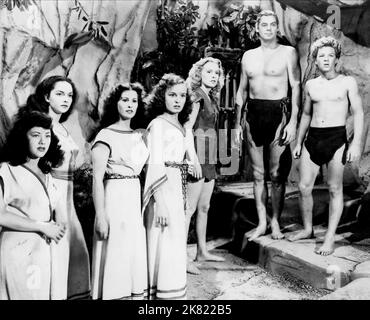 Brenda Joyce, Johnny Weissmuller et Johnny Sheffield film : Tarzan et The Leopard Woman (USA 1946) personnages : Jane, Tarzan, Boy Director : Kurt Neumann 08 janvier 1946 **AVERTISSEMENT** cette photographie est destinée à un usage éditorial exclusif et est le copyright de RKO et/ou le photographe assigné par la Société de film ou de production et ne peut être reproduite que par des publications en conjonction avec la promotion du film ci-dessus. Un crédit obligatoire pour RKO est requis. Le photographe doit également être crédité lorsqu'il est connu. Aucune utilisation commerciale ne peut être accordée sans l'autorisation écrite de la Société du film. Banque D'Images