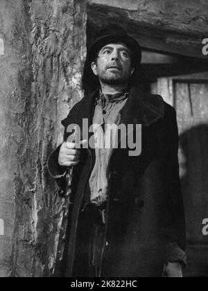 Robert Newton film: Oliver Twist (UK 1948) personnages: Bill Sikes / Literaturverfilmung (basé sur le livre de Charles Dickens) Directeur: David Lean 28 juin 1948 **AVERTISSEMENT** cette photographie est destinée à un usage éditorial exclusif et est le droit d'auteur de CINEGUILD et/ou du photographe assigné par la Société de film ou de production et ne peut être reproduite que par des publications en conjonction avec la promotion du film ci-dessus. Un crédit obligatoire pour CINEGUILD est requis. Le photographe doit également être crédité lorsqu'il est connu. Aucune utilisation commerciale ne peut être accordée sans l'autorisation écrite de la Société du film. Banque D'Images