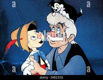 Film Geppetto & Pinocchio : Pinocchio (USA 1940) personnages : Geppetto & Pinocchio Directeur : Hamilton Luske, Ben Shapsteen 07 février 1940 **AVERTISSEMENT** cette photographie est destinée à un usage éditorial exclusif et est protégée par les droits d'auteur de DISNEY et/ou du photographe attribué par la Société de film ou de production et ne peut être reproduite que par des publications dans le cadre de la promotion du film ci-dessus. Un crédit obligatoire pour DISNEY est requis. Le photographe doit également être crédité lorsqu'il est connu. Aucune utilisation commerciale ne peut être accordée sans l'autorisation écrite de la Société du film. Banque D'Images