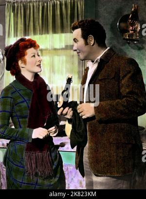 Greer Garson & Preston Foster film: The Valley of Decision (1949) personnages: Mary Rafferty & Jim Brennan Directeur: Tay Garnet 03 mai 1945 **AVERTISSEMENT** cette photographie est à usage éditorial exclusif et est protégée par les droits d'auteur de la Société cinématographique et/ou du photographe désigné par la Société cinématographique ou de production et ne peut être reproduite que par des publications dans le cadre de la promotion du film ci-dessus. Un crédit obligatoire pour la société de film est requis. Le photographe doit également être crédité lorsqu'il est connu. Aucune utilisation commerciale ne peut être accordée sans l'autorisation écrite de la Société du film. Banque D'Images