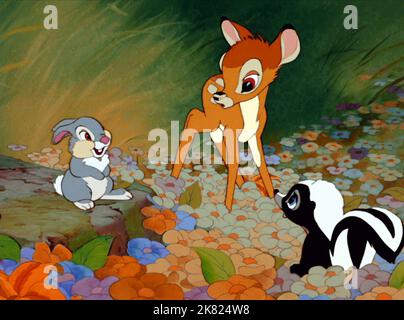 Thumper, Bambi & Flower film: Bambi (USA 1942) Directeur: David Hand 08 août 1942 **AVERTISSEMENT** cette photographie est destinée à un usage éditorial exclusif et est le droit d'auteur de DISNEY et/ou du photographe attribué par la Société de film ou de production et ne peut être reproduite que par des publications en conjonction avec la promotion du film ci-dessus. Un crédit obligatoire pour DISNEY est requis. Le photographe doit également être crédité lorsqu'il est connu. Aucune utilisation commerciale ne peut être accordée sans l'autorisation écrite de la Société du film. Banque D'Images