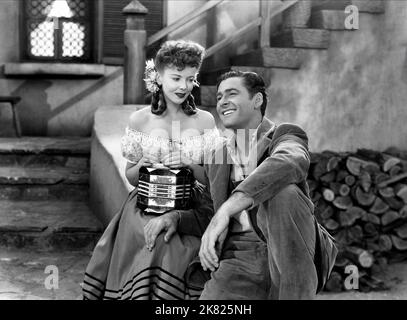 IDA Lupino & Errol Flynn film: Escape Me Never (USA 1947) personnages: Gemma Smith, Sebastian Dubrok Directeur: Peter Godfrey 07 novembre 1947 **AVERTISSEMENT** cette photographie est à usage éditorial exclusif et est le copyright de WARNER BROS. Et/ou le photographe assigné par la Société du film ou de la production et ne peut être reproduite que par des publications dans le cadre de la promotion du film ci-dessus. Un crédit obligatoire pour WARNER BROS est requis. Le photographe doit également être crédité lorsqu'il est connu. Aucune utilisation commerciale ne peut être accordée sans l'autorisation écrite de la Société du film. Banque D'Images