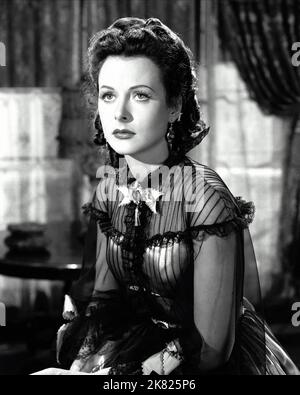 Hedy Lamarr film: Experiment périlleux (USA 1944) personnages: Allida Bederaux Directeur: Jacques Tourneur 18 décembre 1944 **AVERTISSEMENT** cette photographie est à usage éditorial exclusif et est le copyright de RKO et/ou le photographe assigné par la Société de film ou de production et ne peut être reproduite que par des publications en conjonction avec la promotion du film ci-dessus. Un crédit obligatoire pour RKO est requis. Le photographe doit également être crédité lorsqu'il est connu. Aucune utilisation commerciale ne peut être accordée sans l'autorisation écrite de la Société du film. Banque D'Images