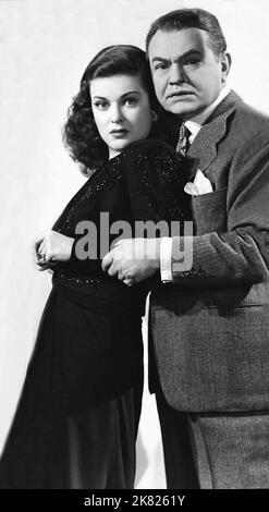 Edward G.Robinson & Joan Bennett film: Woman in the Window (1945) personnages: & Alice Reed Directrice: Fritz Lang 03 novembre 1944 **AVERTISSEMENT** cette photographie est destinée à un usage éditorial exclusif et est protégée par les droits d'auteur de la Société du film et/ou du photographe assigné par la Société du film ou de la production et ne peut être reproduite que par des publications dans le cadre de la promotion du film ci-dessus. Un crédit obligatoire pour la société de film est requis. Le photographe doit également être crédité lorsqu'il est connu. Aucune utilisation commerciale ne peut être accordée sans l'autorisation écrite de la Société du film. Banque D'Images