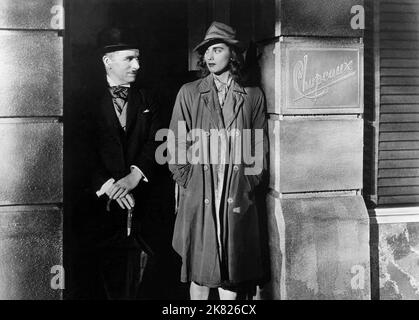 Charlie Chaplin & Marilyn Nash film Monsieur Verdoux (1947) personnages : & la jeune réalisatrice : Charles Chaplin 11 avril 1947 **AVERTISSEMENT** cette photographie est à usage éditorial exclusif et est la propriété intellectuelle de UNITED ARTISTS et/ou du photographe désigné par The film or production Company et ne peut être reproduite que par des publications en liaison avec la promotion du film ci-dessus. Un crédit obligatoire pour UNITED ARTISTS est requis. Le photographe doit également être crédité lorsqu'il est connu. Aucune utilisation commerciale ne peut être accordée sans autorisation écrite de The film Company. Banque D'Images