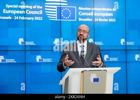 Belgique, Bruxelles, on 25 février 2022: Charles Michel, Président du Conseil européen, participant à la conférence de presse après la réunion spéciale o Banque D'Images