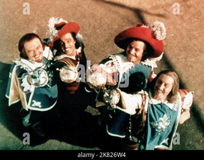 Van Hefin, Gene Kelly, Gig Young & Robert Coote film: The Three Musketeers (USA 1948) personnages: Athos,d'Artagnan,Porthos,Aramis / Literaturverfilmung (basé sur le livre d'Alexandre Dumas) Directeur: George Sidney 19 octobre 1948 **AVERTISSEMENT** cette photographie est à usage éditorial exclusif et est le droit d'auteur de MGM et/ou le photographe assigné par la Société de film ou de production et ne peut être reproduite que par des publications en conjonction avec la promotion du film ci-dessus. Un crédit obligatoire pour MGM est requis. Le photographe doit également être crédité lorsqu'il est connu. Aucune utilisation commerciale ne peut être gran Banque D'Images