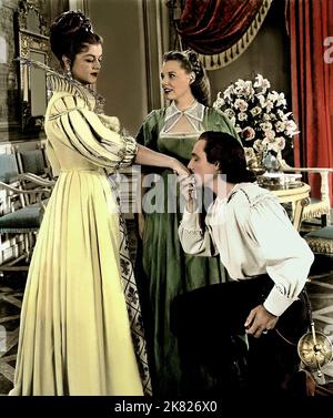 Angela Lansbury, June Allyson & Gene Kelly film: The Three Musketeers (USA 1948) personnages: Queen Anne, Constance & d'Artagnan / Literaturverfilmung (basé sur le livre d'Alexandre Dumas) Directeur: George Sidney 19 octobre 1948 **AVERTISSEMENT** cette photographie est à usage éditorial exclusif et est le droit d'auteur de MGM et/ou le photographe assigné par la Société de film ou de production et ne peut être reproduite que par des publications en conjonction avec la promotion du film ci-dessus. Un crédit obligatoire pour MGM est requis. Le photographe doit également être crédité lorsqu'il est connu. Aucune utilisation commerciale ne peut être accordée Banque D'Images