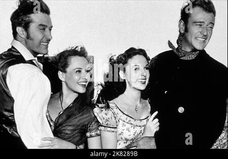 Ray Milland, Susan Hayward, Paulette Goddard et John Wayne film: Reap the Wild Wind (USA 1942) personnages: Stephen 'Steve' Tolliver, cousin Drusilla Alston, Loxi Claiborne, capitaine Jack Stuart / Verfilmung eines Zeitungsartikels (basé sur Un samedi soir par Thelma Strabel) Directeur: Cecil B. DeMille 18 mars 1942 **AVERTISSEMENT** cette photographie est destinée à un usage éditorial exclusif et est protégée par les droits d'auteur des IMAGES ET/ou du photographe assigné par la Société de film ou de production et ne peut être reproduite que par des publications en conjonction avec la promotion du film ci-dessus. Un homme Banque D'Images