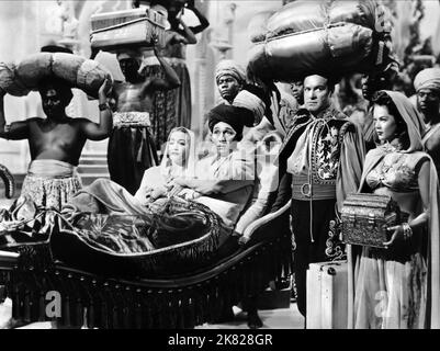 Dorothy Lamour, Bing Crosby, Bob Hope & Dona Drake film: Road to Morocco (USA 1942) personnages: Princess Shalmar, Jeff Peters, Orville 'Turkey' Jackson, Mihirmah Directeur: David Butler 10 novembre 1942 **AVERTISSEMENT** cette photographie est destinée à un usage éditorial exclusif et est le droit d'auteur des IMAGES PARAMOUNT et/ou du photographe assigné par la Société de film ou de production et ne peut être reproduite que par des publications en conjonction avec la promotion du film ci-dessus. Un crédit obligatoire pour LES PHOTOS PARAMOUNT est requis. Le photographe doit également être crédité lorsqu'il est connu. Aucune utilisation commerciale ne peut être GRA Banque D'Images