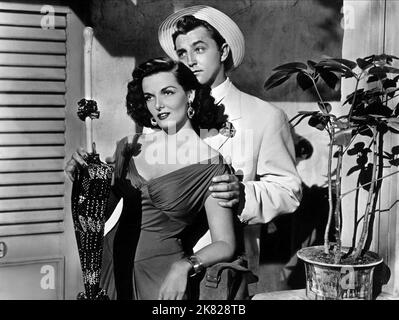 Jane Russell & Robert Mitchum film: Macao (USA 1952) personnages: Julie Benson, Nick Cochran Directeur: Josef Von Sternberg 11 avril 1942 **AVERTISSEMENT** cette photographie est destinée à un usage éditorial exclusif et est protégée par les droits d'auteur de RKO et/ou du photographe attribué par la Société de film ou de production et ne peut être reproduite que par des publications dans le cadre de la promotion du film ci-dessus. Un crédit obligatoire pour RKO est requis. Le photographe doit également être crédité lorsqu'il est connu. Aucune utilisation commerciale ne peut être accordée sans l'autorisation écrite de la Société du film. Banque D'Images